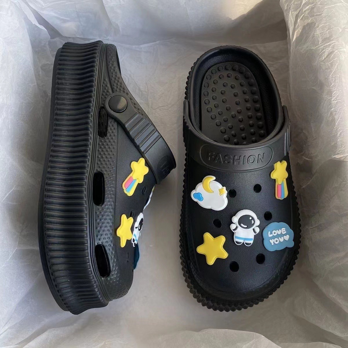 Specification Product name Women Clogs Popular elements Hollow out Back style Back strap Applicable age Adult Payment term Wholesale online, paypal, T/T,L/C, Western union, bank account