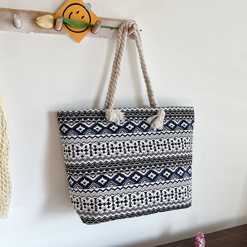 Women's bag 2024 new ethnic simple minority single shoulder diagonal commuter texture bag women's bag fashion